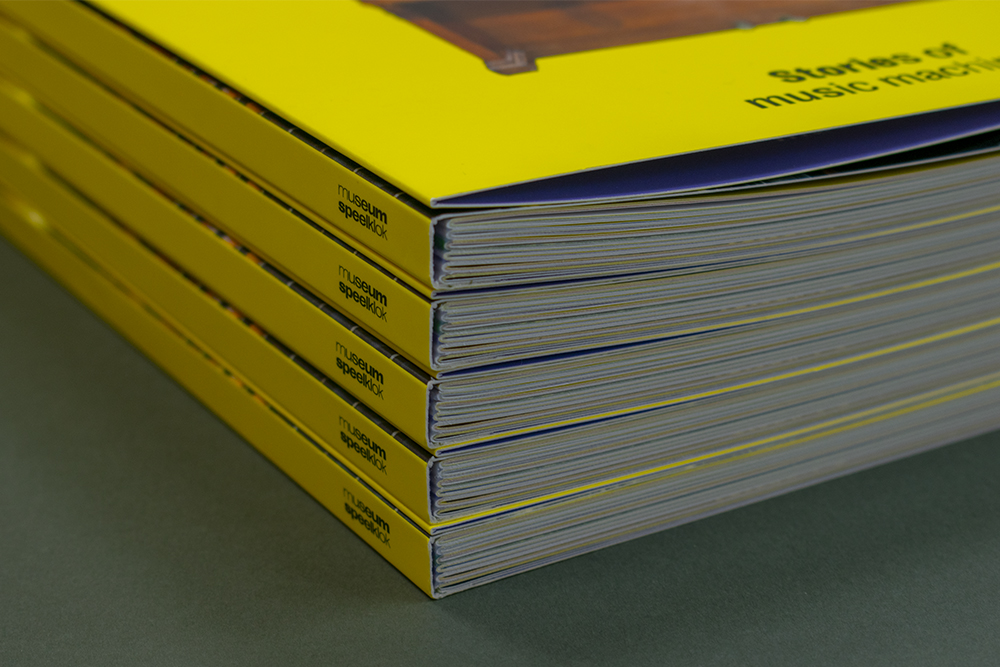 Museum Speelklok catalogusboek Zwitserse bindwijze met dubbel opengeslagen omslag