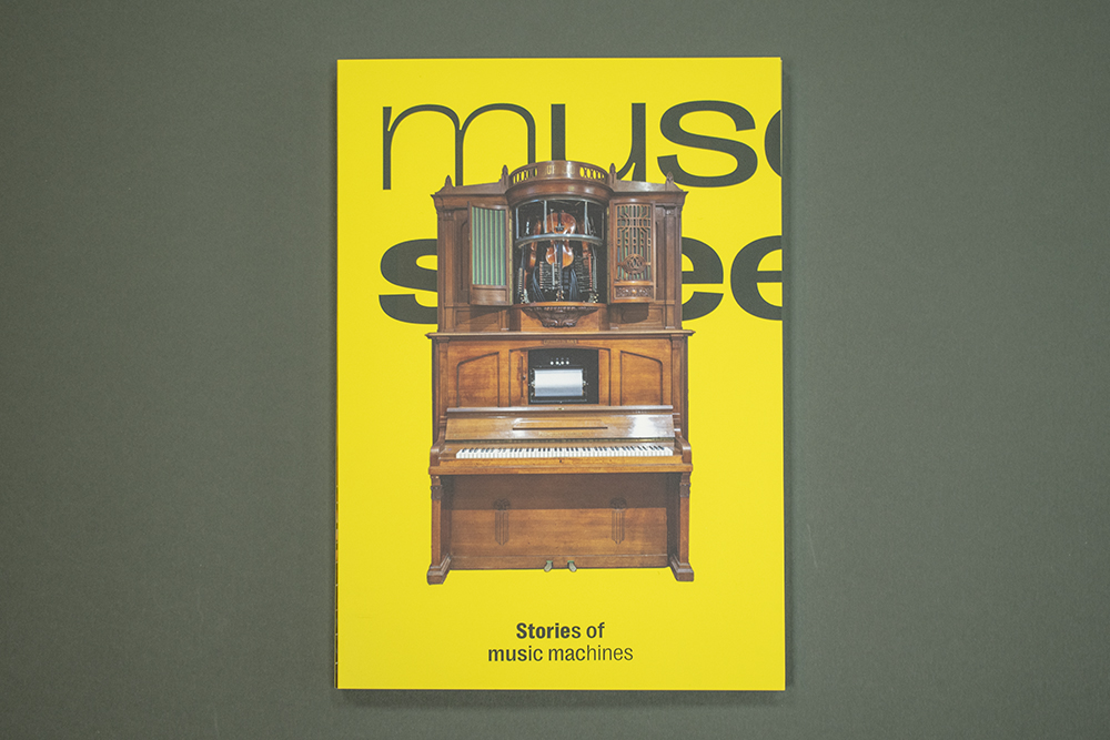 Museum Speelklok catalogusboek Zwitserse bindwijze softcover